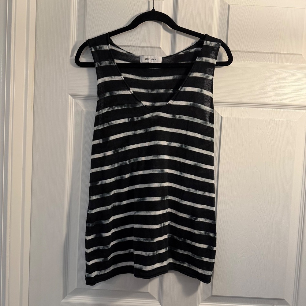 John + Jenn Black White Striped Tank Top Large‎ V Neck Knit
